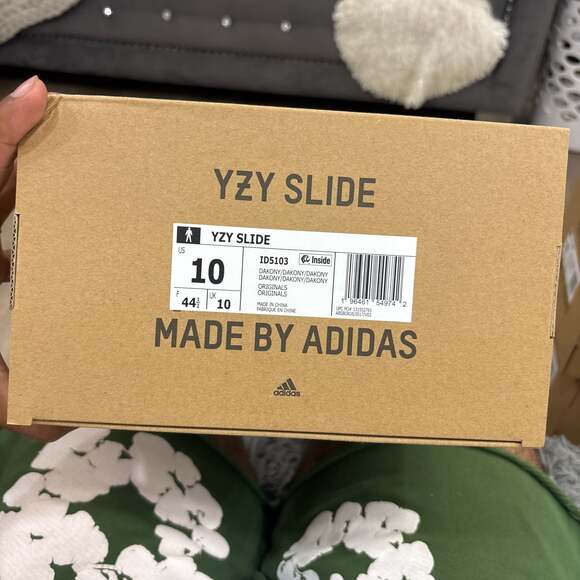 Size 10 Adidas Yeezy Slide Dark Oynx ID5103 - Picture 5 of 5
